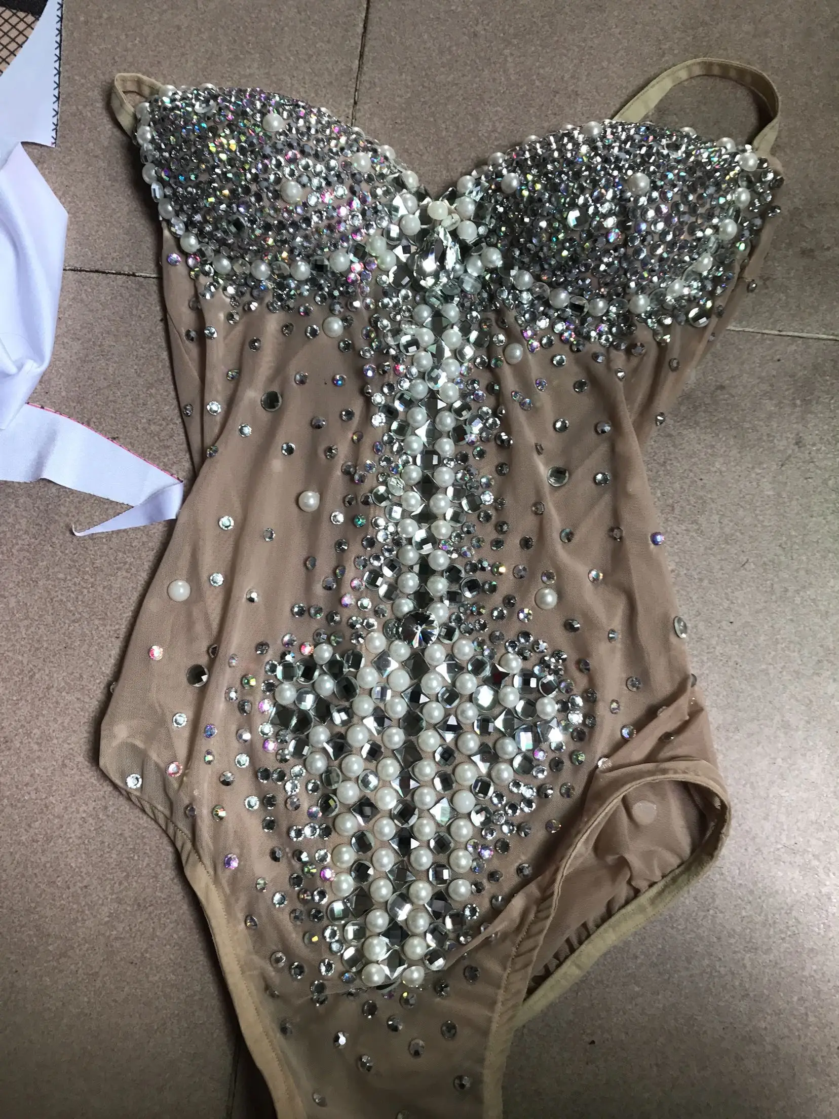 Kobiety nowe świecące cyrkonie perła Mesh przezroczyste piosenkarka Sexy body Performance Party świętuj Glisten kostium kombinezon