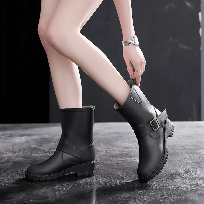 

Pop Leisure Rain Boots Women Low-Heeled Round Toe Shoes Waterproof Middle Tube Rain Boots Chaussures Femmes Women Shoes d34