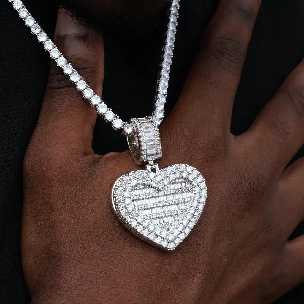 

2025 Iced Out Bling Hip Hop Men Boy Jewelry 5A Cubic Zirconia Heart Shaped Locket Photo Frame Picture Necklace