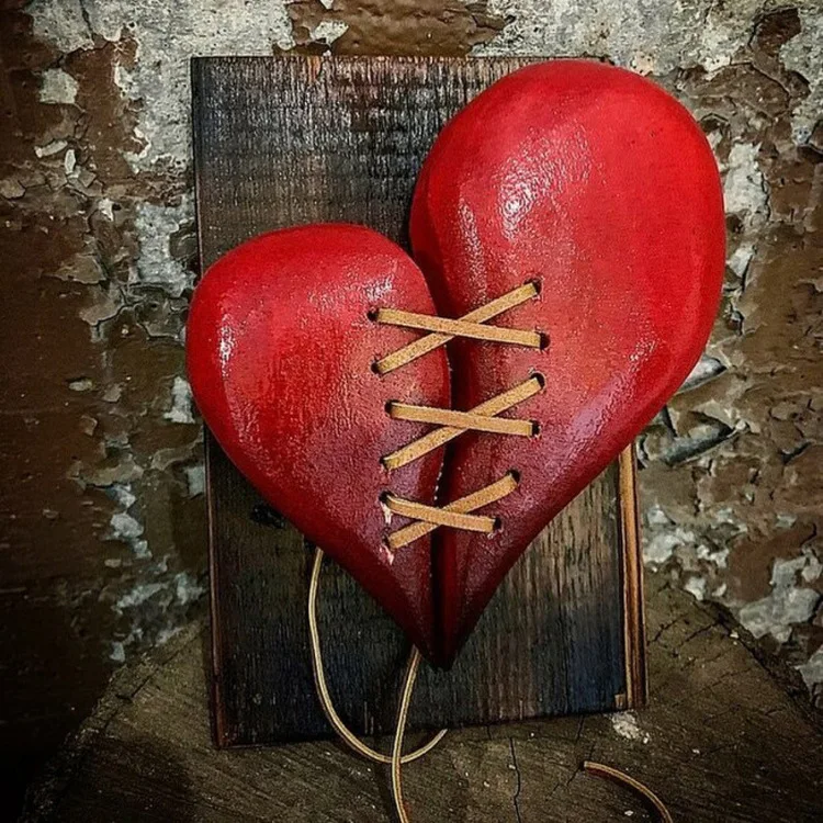 

Wooden Stitched Leather Suture Broken Heart Love Wood Sculpture Wall Decor Hand Carved Christmas Ornaments Aesthetic Home Decor