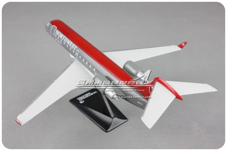 American Northwest Airlines NWA Jet Airlink CRJ-200 1: 100 Plastic Assembled Aircraft Model 28cm for Collective plane model