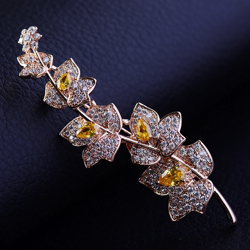 Luxury Zircon Maple Leaf Long Brooch Pins for Women Plant Brooches Suit Scarf Overcoat Broche Pin Wedding Accessories Xmas Gift