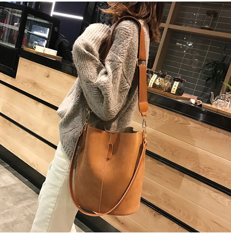 

Leather Bucket Bag Women 2025 Fashion Matte Handbag Shoulder Crossbody Bag Handbag Work Casual Daily Daily Wear