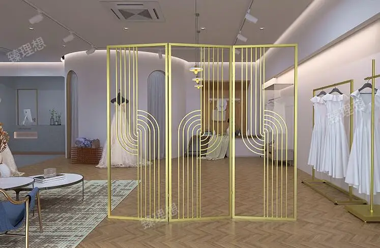 

Простая витрина Tieyi для магазина одежды, напольная витрина с золотистыми вставками