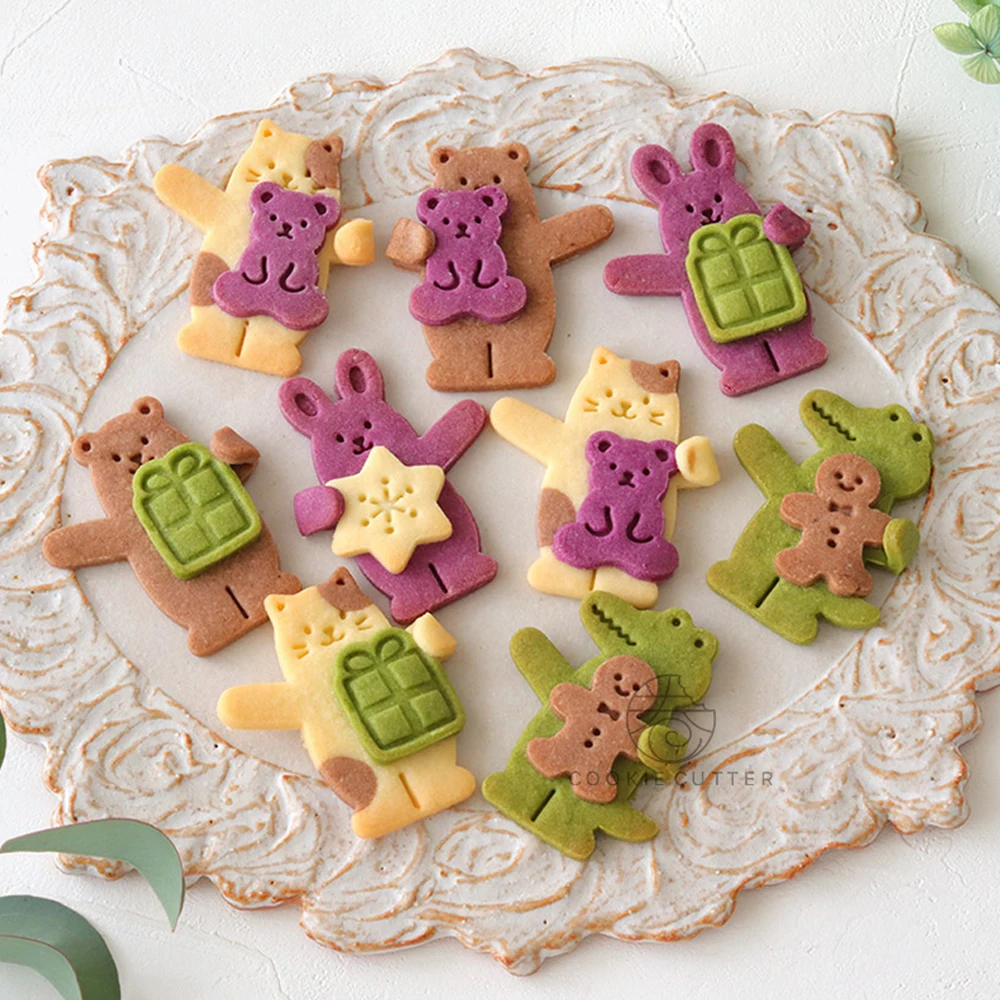 Christmas Animal Hug Cookie Mold Snowflake Gingerbread Man Gift Shape Biscuit Mold 3D Cookie Pressing Mould Xmas Decoration Tool