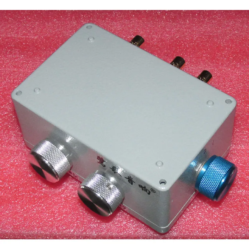 

two 30-step stepping volume potentiometers passive front stage composed of two 2-blade 6-speed switches, 2 inputs and 1 output