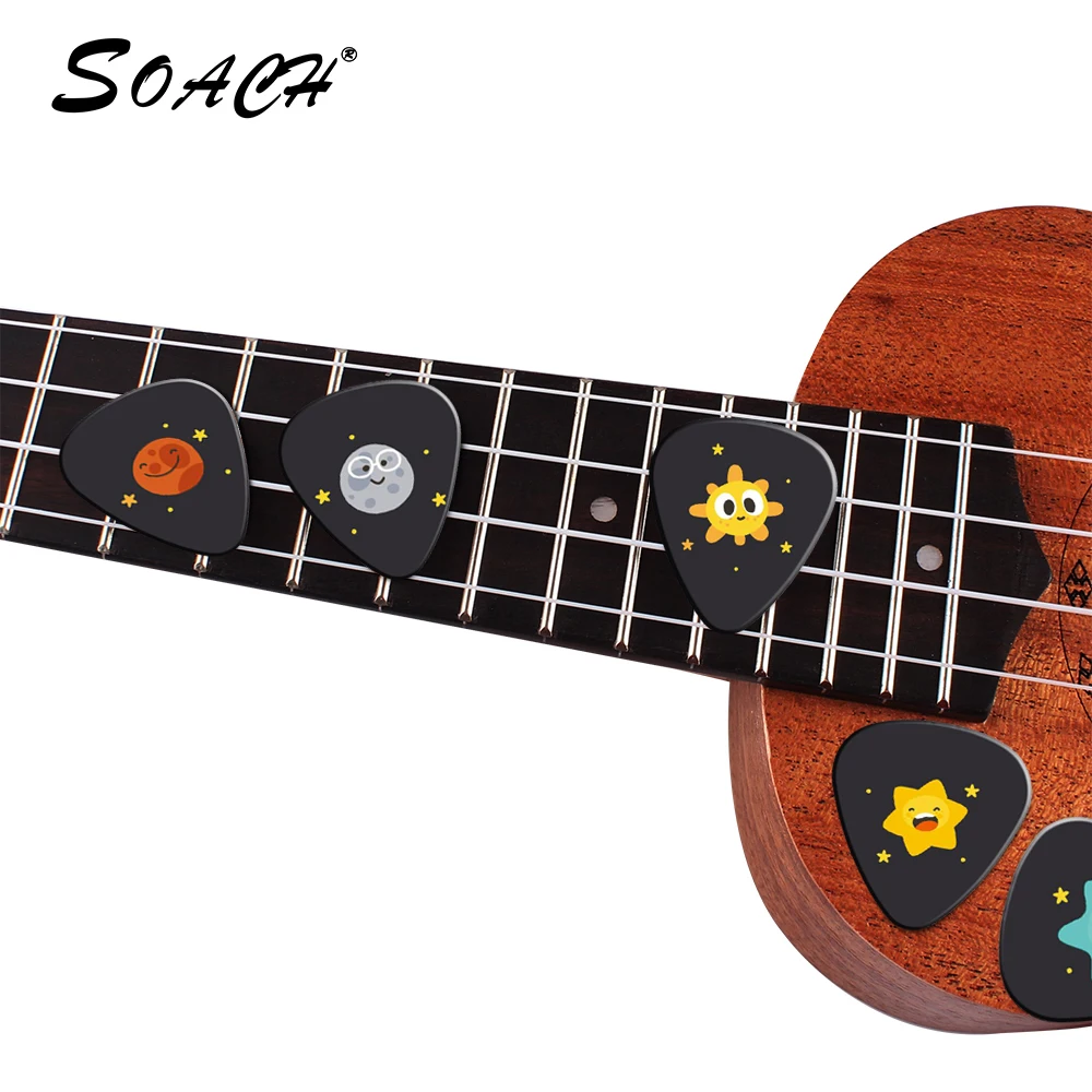 Soach 10 pçs/lote 0.71mm espessura dos desenhos animados vastidão do universo estrela picaretas de guitarra padrão cinta guitarra peças guitarra acc