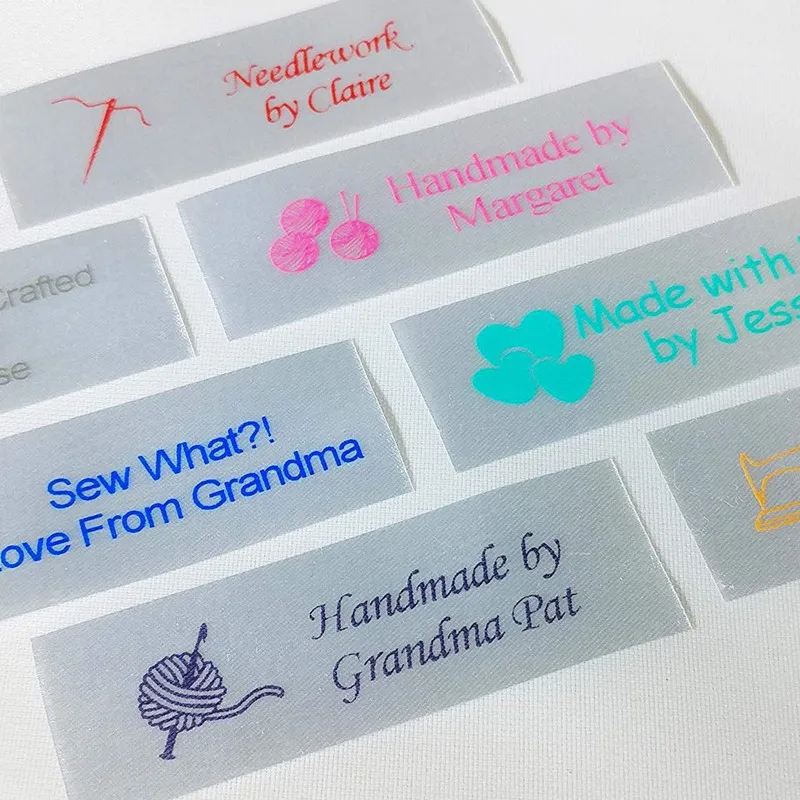 300 stücke Weiß Satin band Pflege label Personalisierte washabel nähen in kleidung etiketten stoff druck text logo kleidungsstück waschen tags