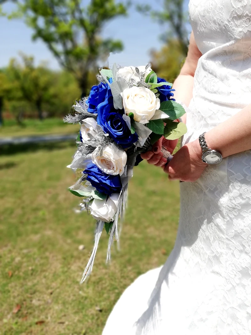 2021 New Whitney Brooch of Flowers Collection Wedding Artificial Flowers Silver Pine Branches Mix Ivory Roses Bouquet Mariage