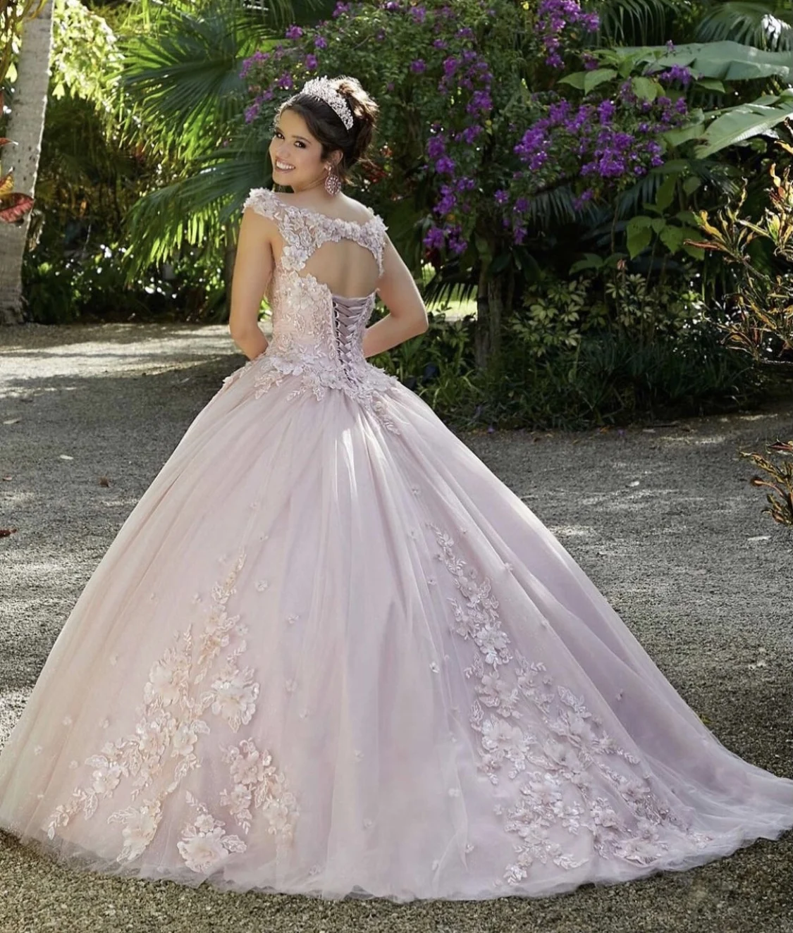 Rose clair Robe De Quinceanera 2021 V-cou Appliques Paillettes Fleur Dos Nu Fête Princesse Douce 16 Robe De Bal Robes De 15 Ans