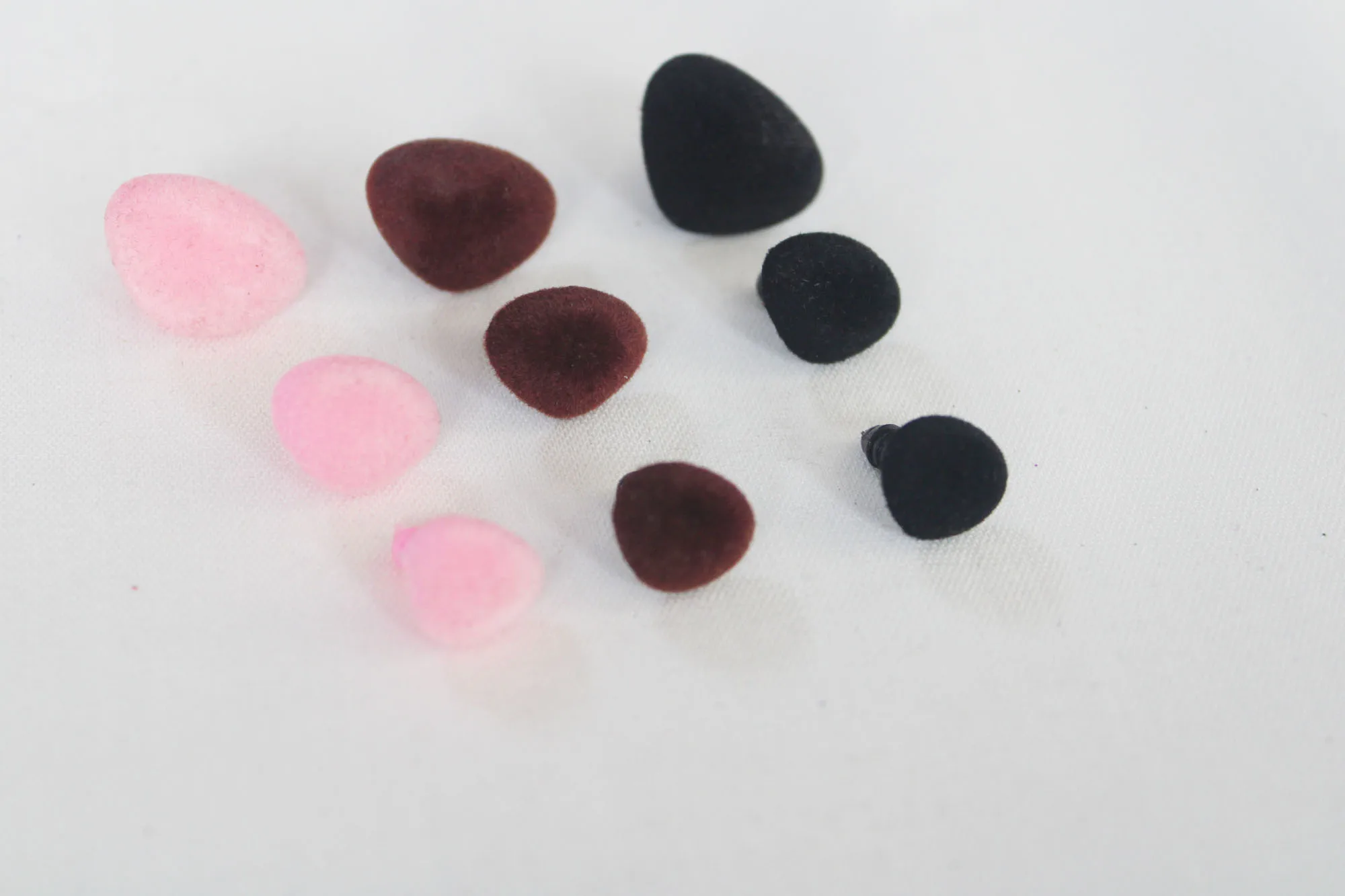 

50pcs/lot 12mm-35mm pink/black/brown flocking Triangular safety toy nose & soft washer for diy doll findings--color option