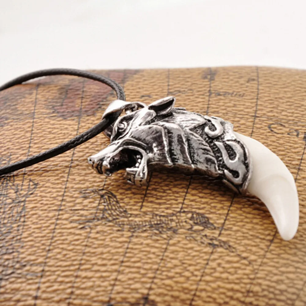 Punk Gothic Wolf Tooth Men Necklace Fashion Resin Wolf Tooth Alloy Wolf Head Tooth Pendant Necklace For Boy Men Jewelry Gifts