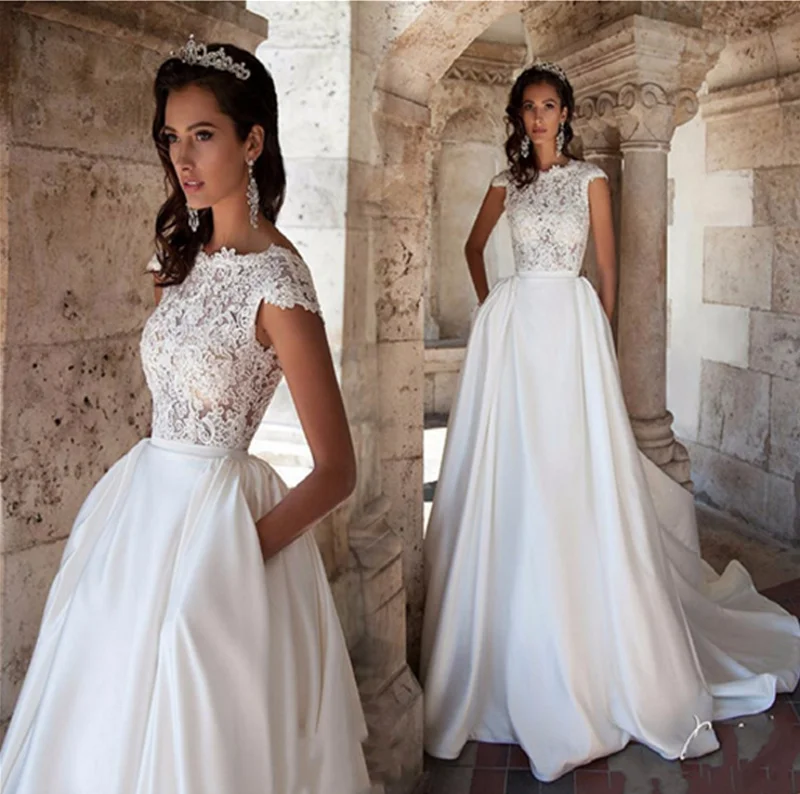 

Floor Length Lace Appliques Sweep Train Long Sleeve V-Neck Wedding Dress Backless Backless Bridal Gowns Stunning High Quality