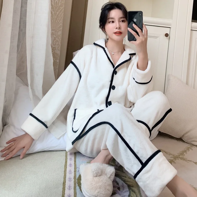 

Autumn and winter lovely embroidery double-sided island flannel pajama suit ladies coral velvet homewear with large size