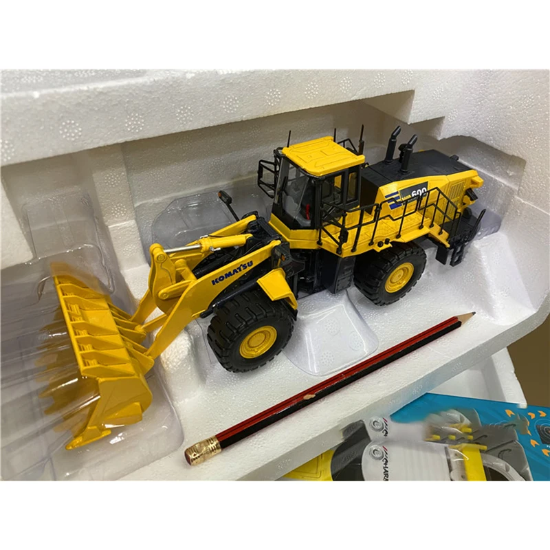 Diecast 1:50 Scale Komatsu WA600 Wheel Loader Forklift Alloy Engineering Vehicle Model Collection Souvenir  Display