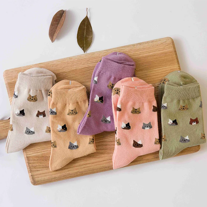 Qisin New Design Women Socks Cartoon Animal Cute Cat Ankle Short Casual Girl Thick Warm Cotton Socks for Ladies Christmas Gifts