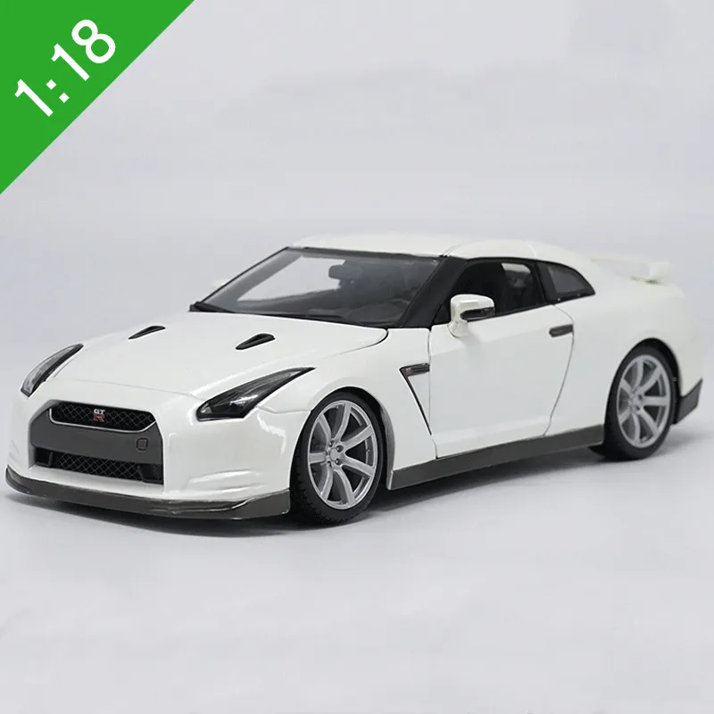 

Exquisite Gift 1:18 Nissan GTR Super Run Alloy Model,Simulated Die Casting Sports Car Model,Collection Best,Free Shipping