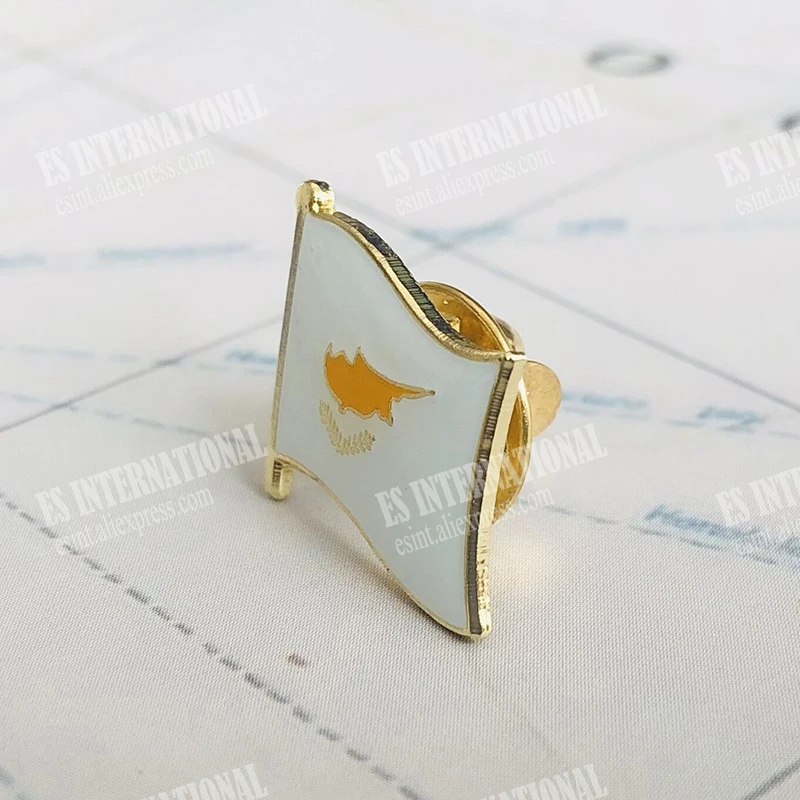 Cyprus  National Flag Crystal Epoxy Metal Enamel Badge Brooch  Collection Souvenir Gifts  Lapel Pins Accessories  Size1.6*1.9cm