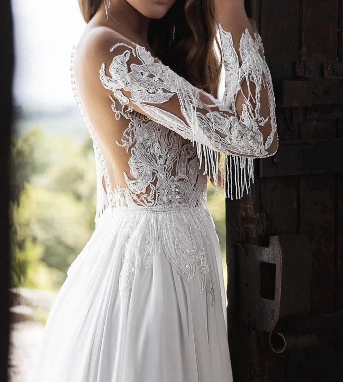 Vestido de novia Línea A de manga larga con cuello transparente, Apliques de encaje, lentejuelas, borla, Espalda descubierta, botón, largo hasta el suelo, tren de barrido