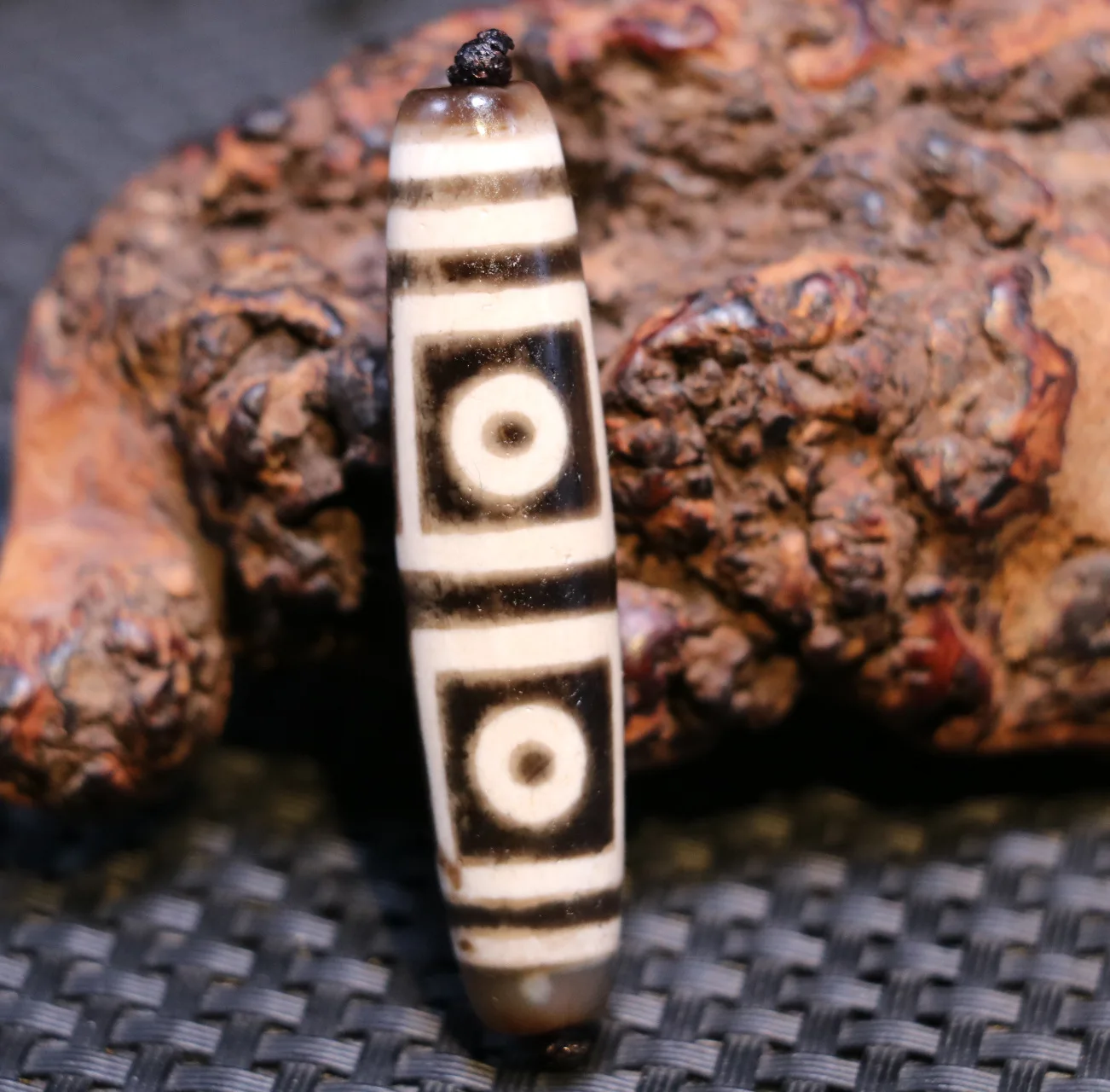 

Magic Power Energy Tibetan Old Agate Black&White Fold Line 4 Eye Symbolize dZi Bead Amulet Pendant Talisman UPD220102A15