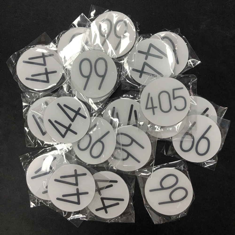 アニメハンター × ハンターヒソカテストピンバッジコスプレ