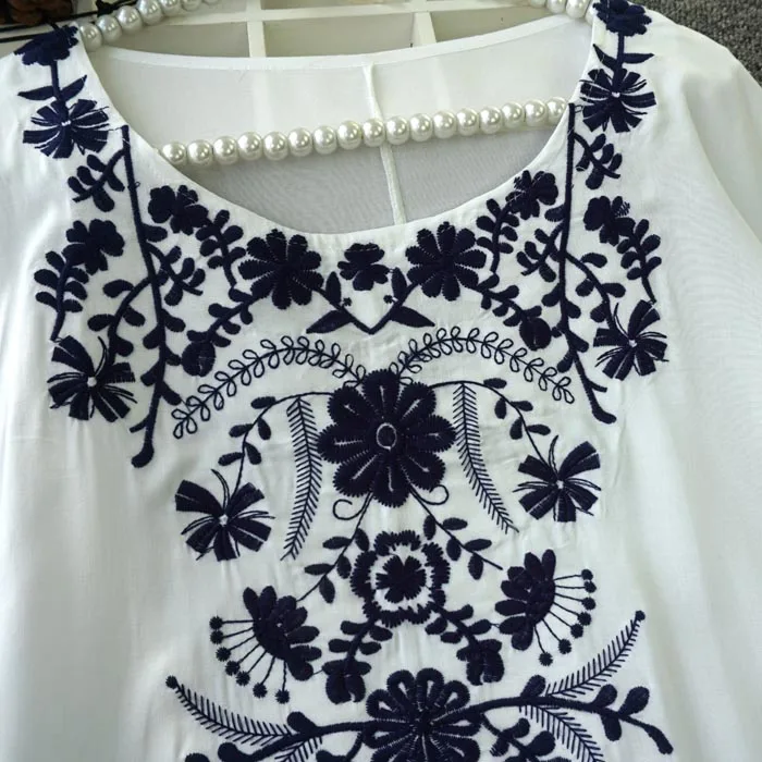 Chemisier Vintage pour femmes, chemises d'été brodées, Tops blancs décontractés, ethnique, pompon chauve-souris, style Boho, ample, 2021