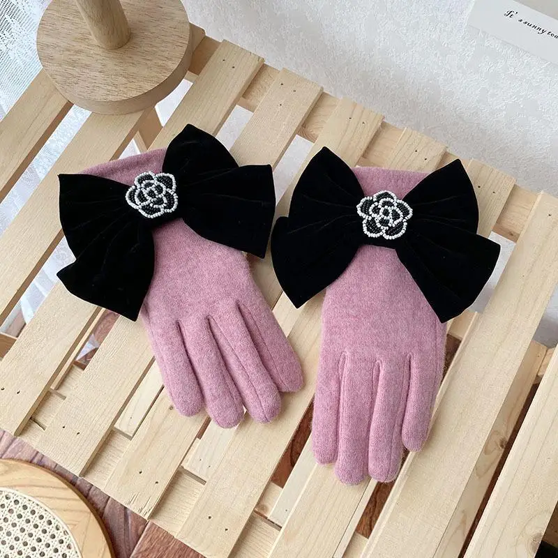 Cashmere Ladies Gloves Handmade Beaded Camellia Winter Gloves Korean Fashion Thickened Warmth Riding Touch Screen Gloves A435