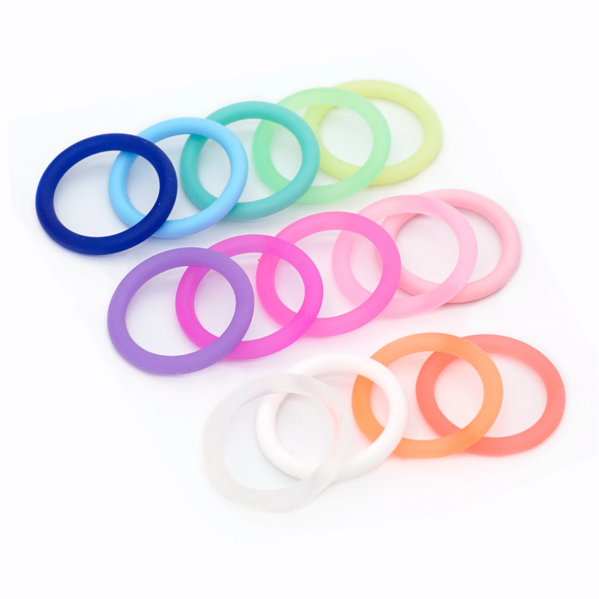 200 pcs BPA Free Silicone Baby Pacifier Ring Chain Holder Napkin Adapter Dummy MAM O Rings 14 Colors