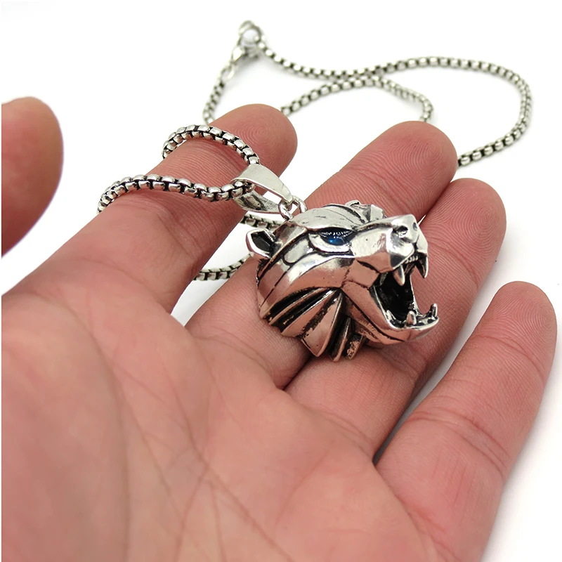 Wizard School Caucasus Bear Medallion Pendant Necklace 31*34mm Blue Rhinestone Wild Cosplay Game Animal Chain Necklace With Bag