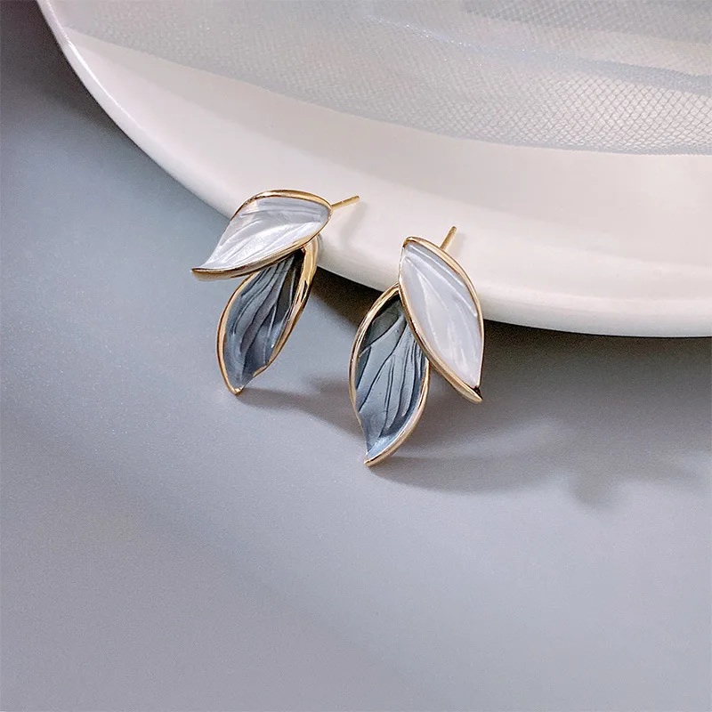 2021 New Arrival Metal Trendy Summer Fresh Lovely Sweet Grey Leaf Dangle Earrings For Women Fashion Metal Jewelry