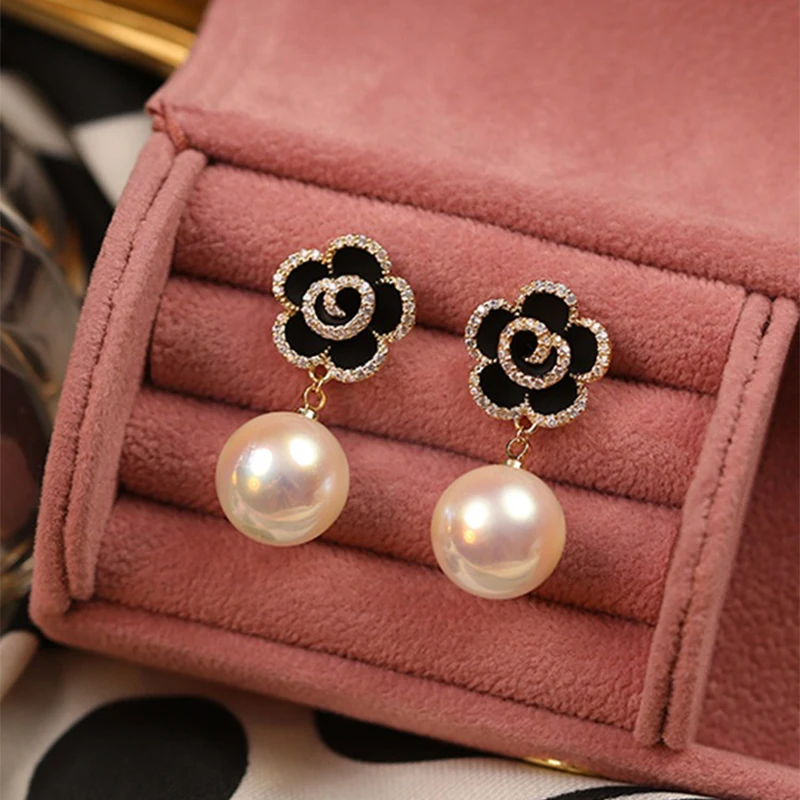 Sexy Woman Black Flower Earrings Party Club Accessories Ear Stud Earrings Fashion Jewelry Korean Pearl Earrings Moda Mujer 2021