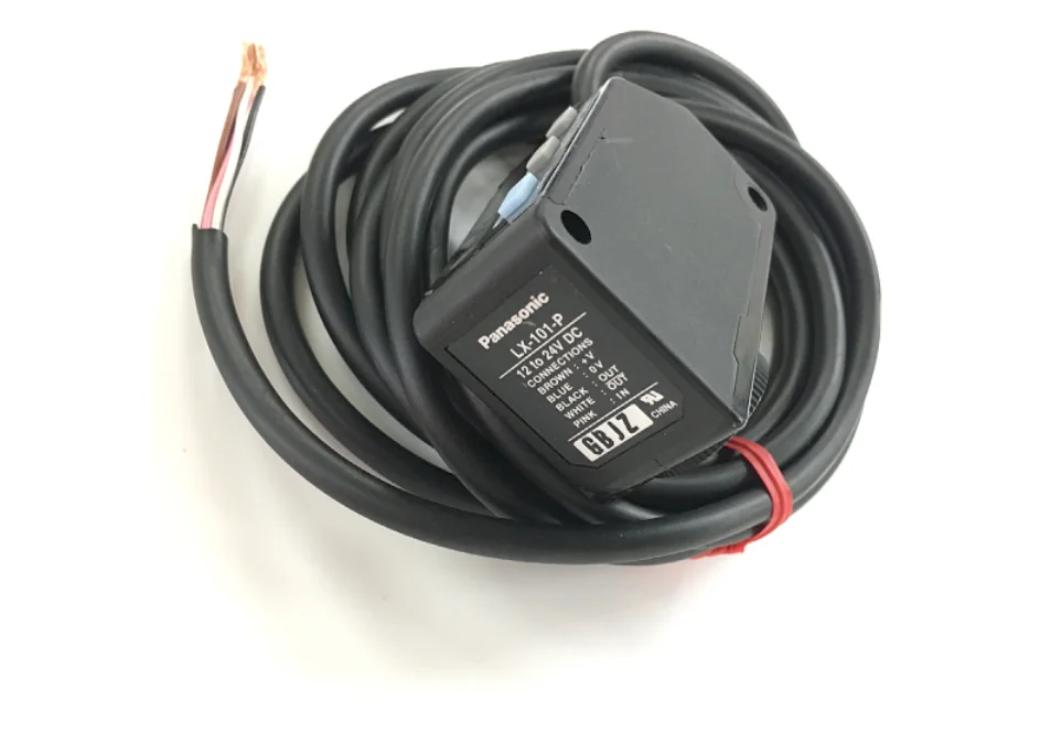 _ PNP RGB Color Digital Mark Sensor - PNP - 2m Cable 100% Original New