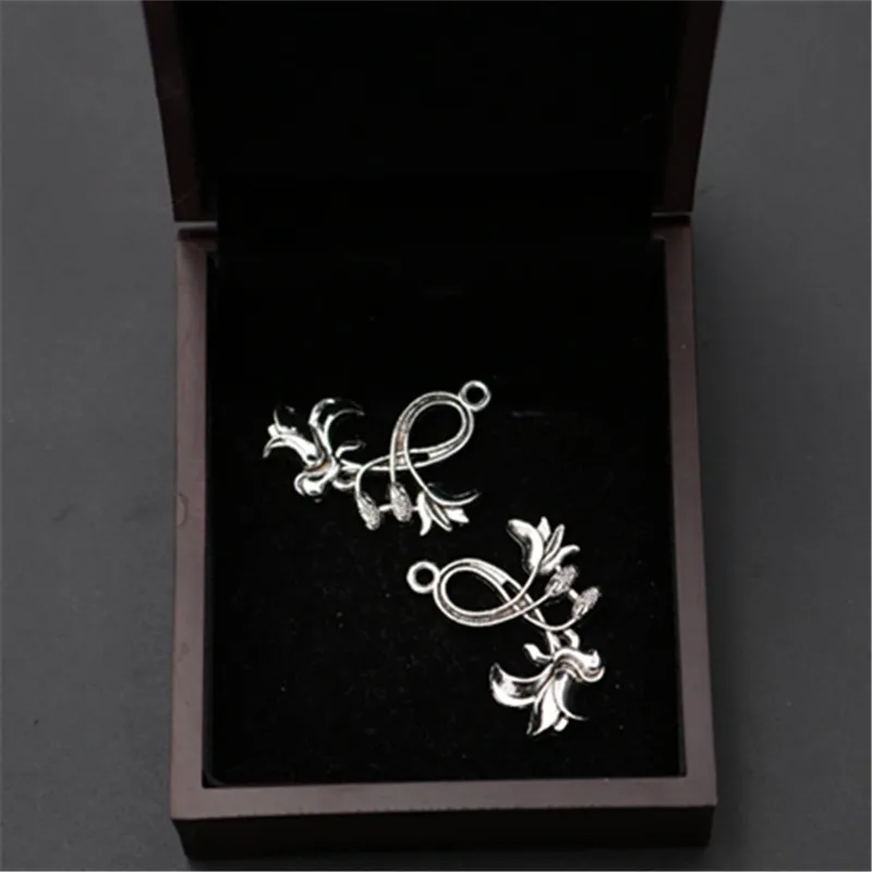 WKOUD 8pcs Silver Color Blooming Lily Charm Fashion Necklace Bracelet DIY Metal Jewelry  Alloy Pendants A933