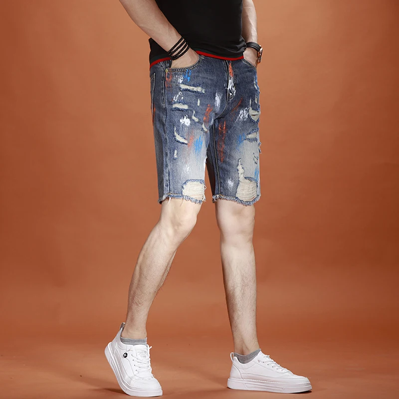 Рисунок 2 - Мужские рваные джинсовые шорты с рисунком