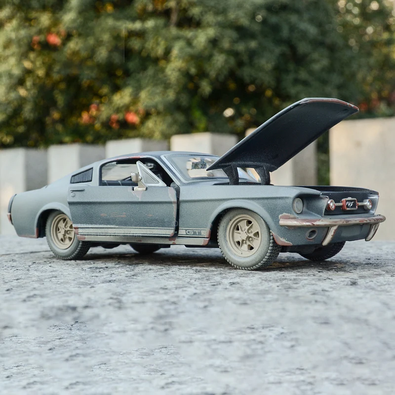 Maisto-coche antiguo Ford Mustang GT 1967, escala 1:24, coche de aleación, vehículo de juguete, coleccionable, regalo de cumpleaños para niños