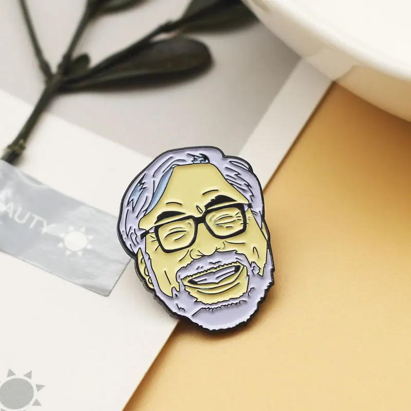 Broche de retrato de cabeza Miyazaki Hayao y alfileres de esmalte Totoro para hombres y mujeres, joyería de moda, regalos, insignias de solapa de