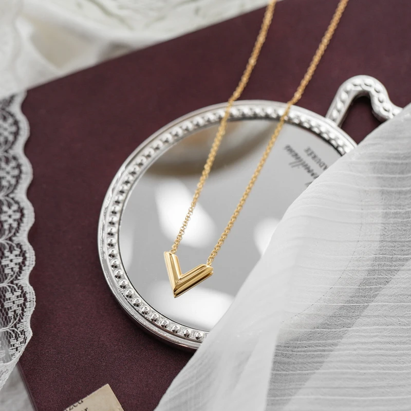 YUN RUO 2020 Fashion Letter V Pendant Necklace Chain 18 K Gold Plated Titanium Steel Jewelry Woman Gift Accessories Never Fade