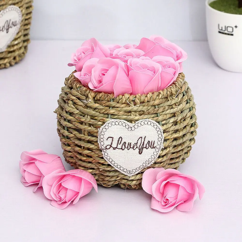 81Pcs/lot Rose Bath Body Flower Floral Soap Scented Rose Flower Essential For Wedding Valentine\'S Day Gift Holding flowers