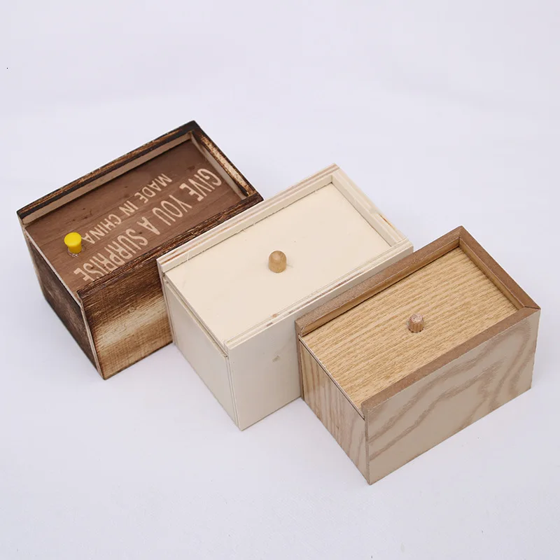 Surprise Animals Prank Spider Bite Prank Bite in Wooden Box Practical Funny Joke Prank Gift Scare Box Prank Fool's Day