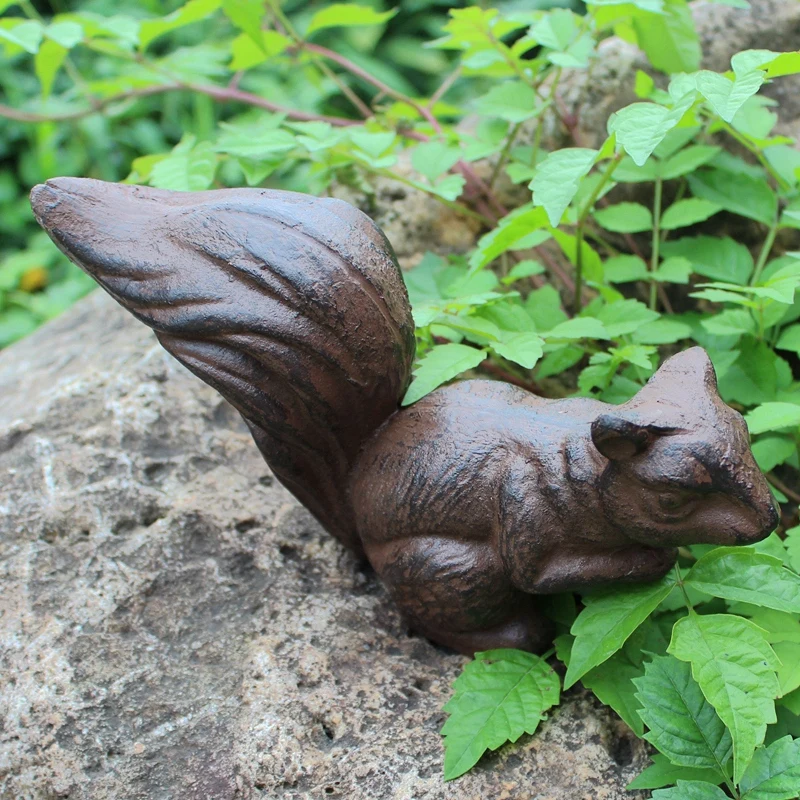 Vintage Rustic Cast Iron Squirrel Statue Home Garden Decor Heavy Retro Squirrel Figurines Handmade Solid Squirrel Sculpture