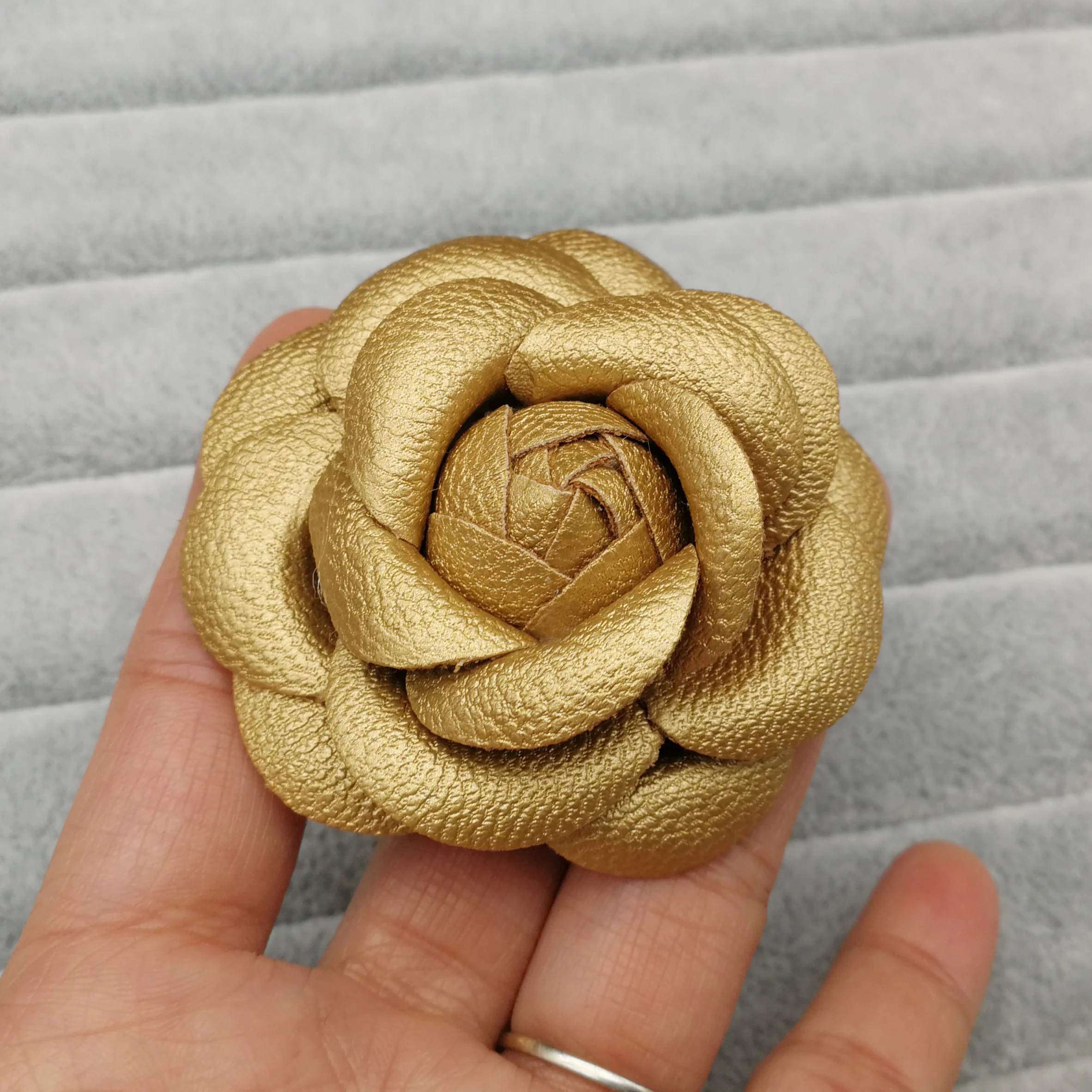 New Korean Handmade PU Leather Camellia Flower Brooches for Women Big Black White Brooch Pin Girls Gift Clothing Accessories