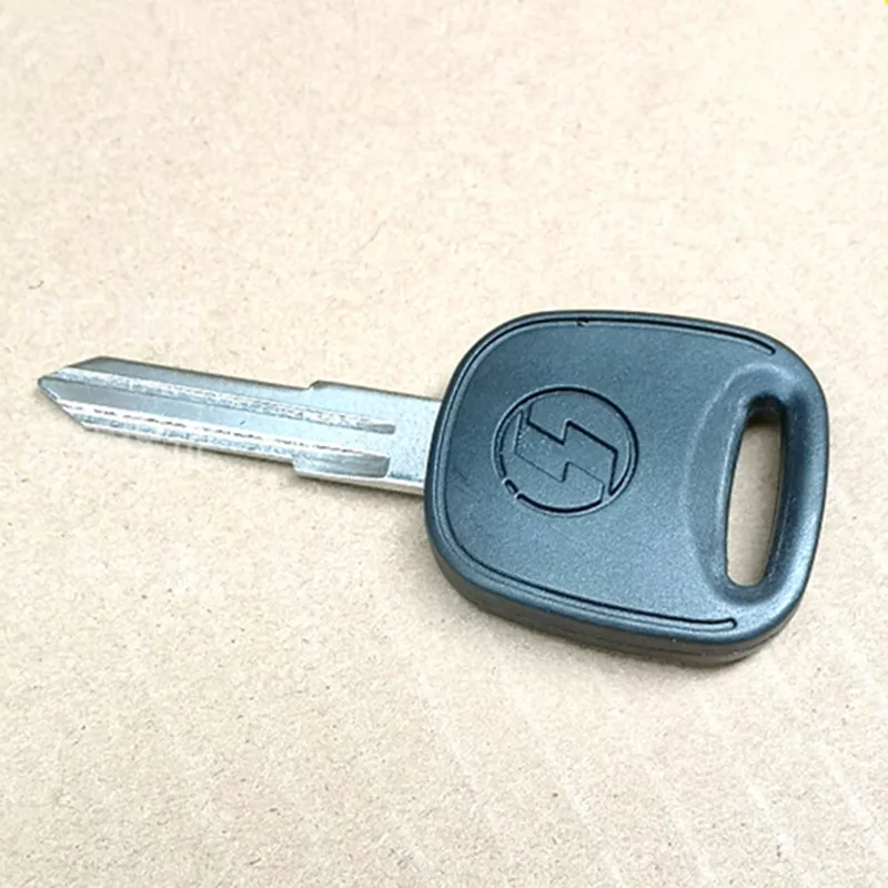 Truck key for Shaanxi SHACMAN F2000 F3000 key embryo, spare key replacement key, new key without teeth, original truck parts