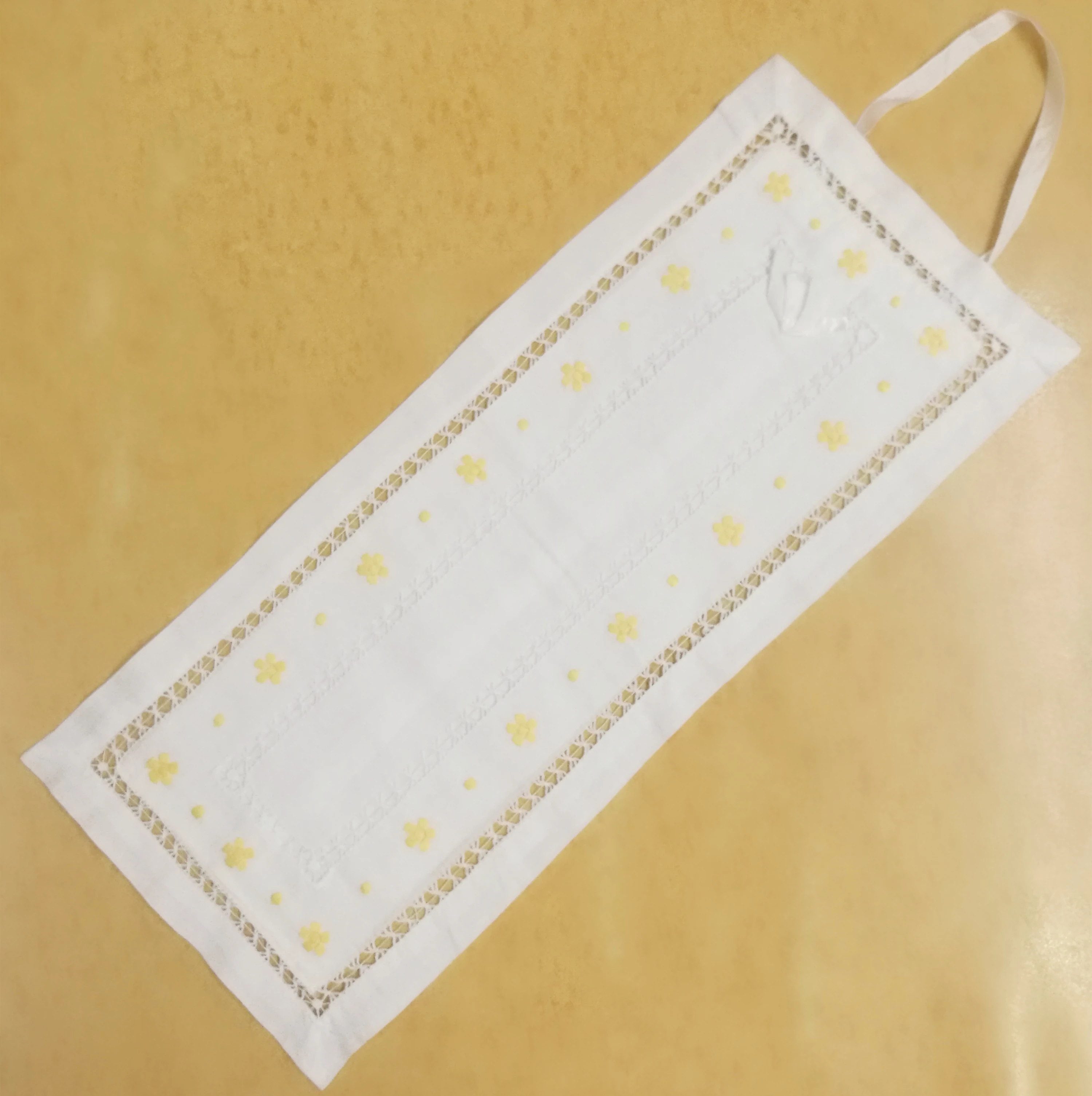 Moda beyaz çift keten tuvalet kağıt kapak işlemeli çiçekler ile 7x17 \