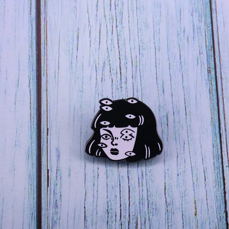 Broche de dessin animé d'horreur d'artiste Manga japonais d'excellente qualité, épingles en métal et émail, films de terreur, Badge cadeau créatif pour enfants