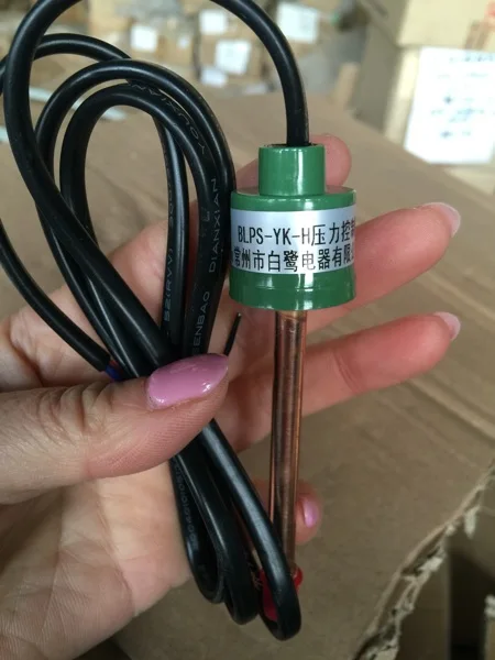 

High and low pressure pressure controller pressure switch BLPS-YK-H OFF 2.8Mpa ON 2.2Mpa