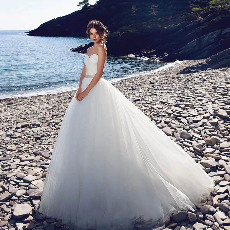 

Simple Wedding Dress Sleeveless Tulle Wedding Gowns Strapless Ball Gown Beading Belt Bride Dress Vestido De Noiva 2020