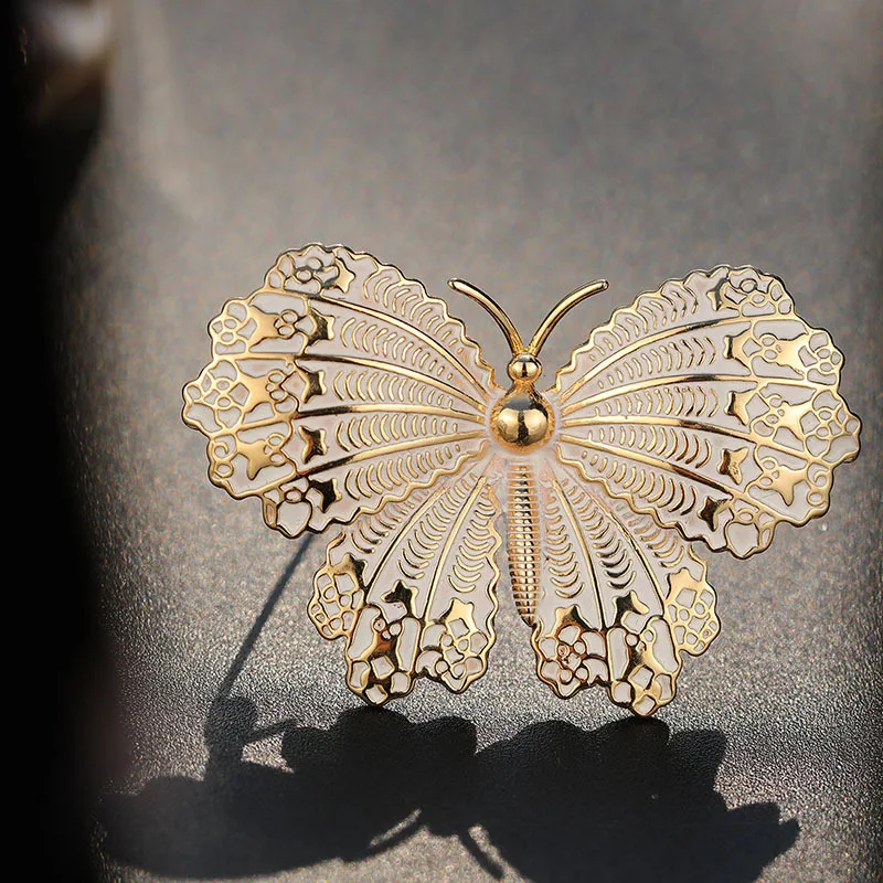 

Golden Butterfly Vintage Brooches For Women Luxury Animal Costume jewelry Coat Pin All Match High Fashion Accessories Bijoux