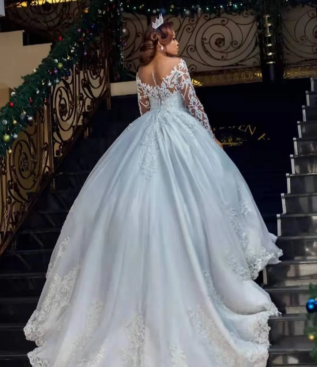 Vestido de novia de lujo de manga larga, apliques de encaje, cuentas, ilusión, cuello redondo, capilla, vestidos de novia de satén blanco 2024 personalizados