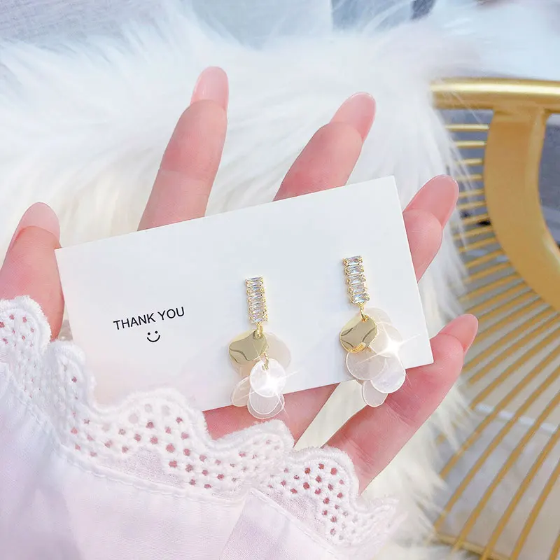 Natural Translucent Shell Ear Studs Romantic Elegant Earrings Handmade Temperament Metal Glamour Earrings Trendy Accessories