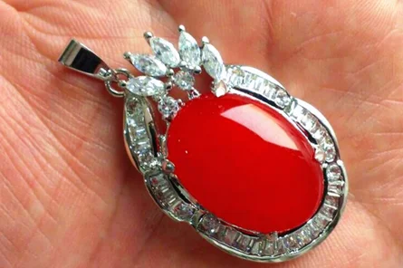 

Wholesale crystal inlay 18*25mm red Natural JADE pendant with free chain